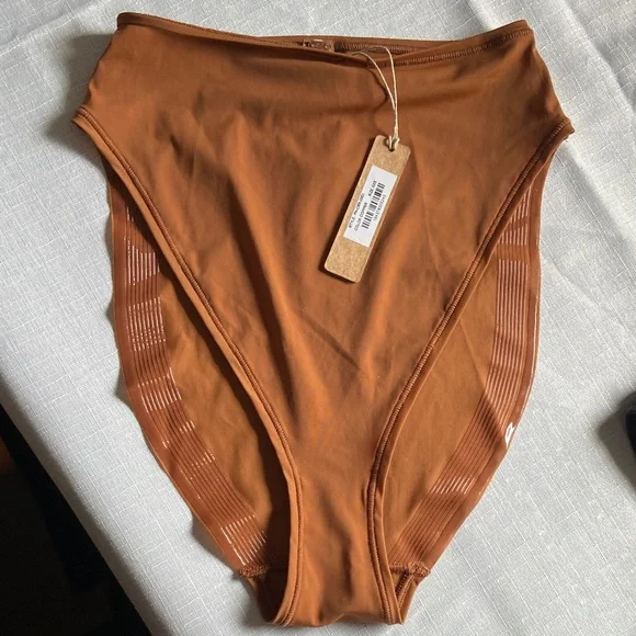 SKIMS Set High-Waist Jelly Sheer briefs & High-Waist Cotton Jersey Cheeky brief - Picture 3 of 4